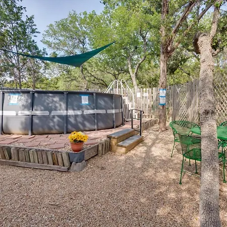 Charming Canyon Lake Cottage With Pool And Bbq Pit!
